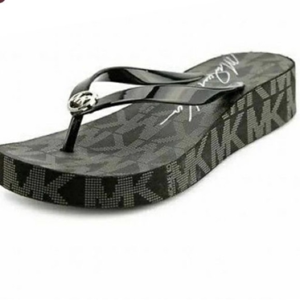 Michael Kors Black Flip Flopsw small platform size 8
